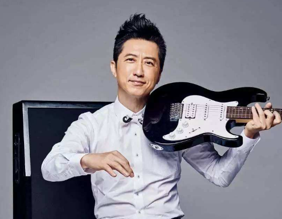 哈林的才华众所知周,就连齐秦都邀请其写过歌,全能歌手一点都不为过