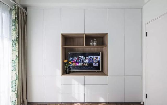 客厅装弧形沙发,完美解救异型户型,隐形沙发柜超赞!