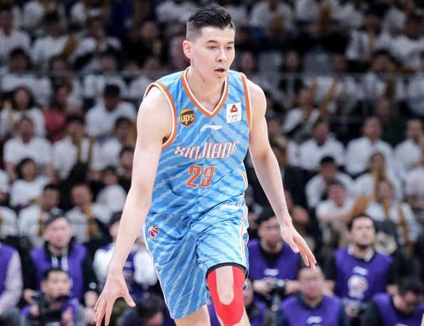 姚明现场观战新疆20辽宁可兰白克21分阿不13分6助4断3帽