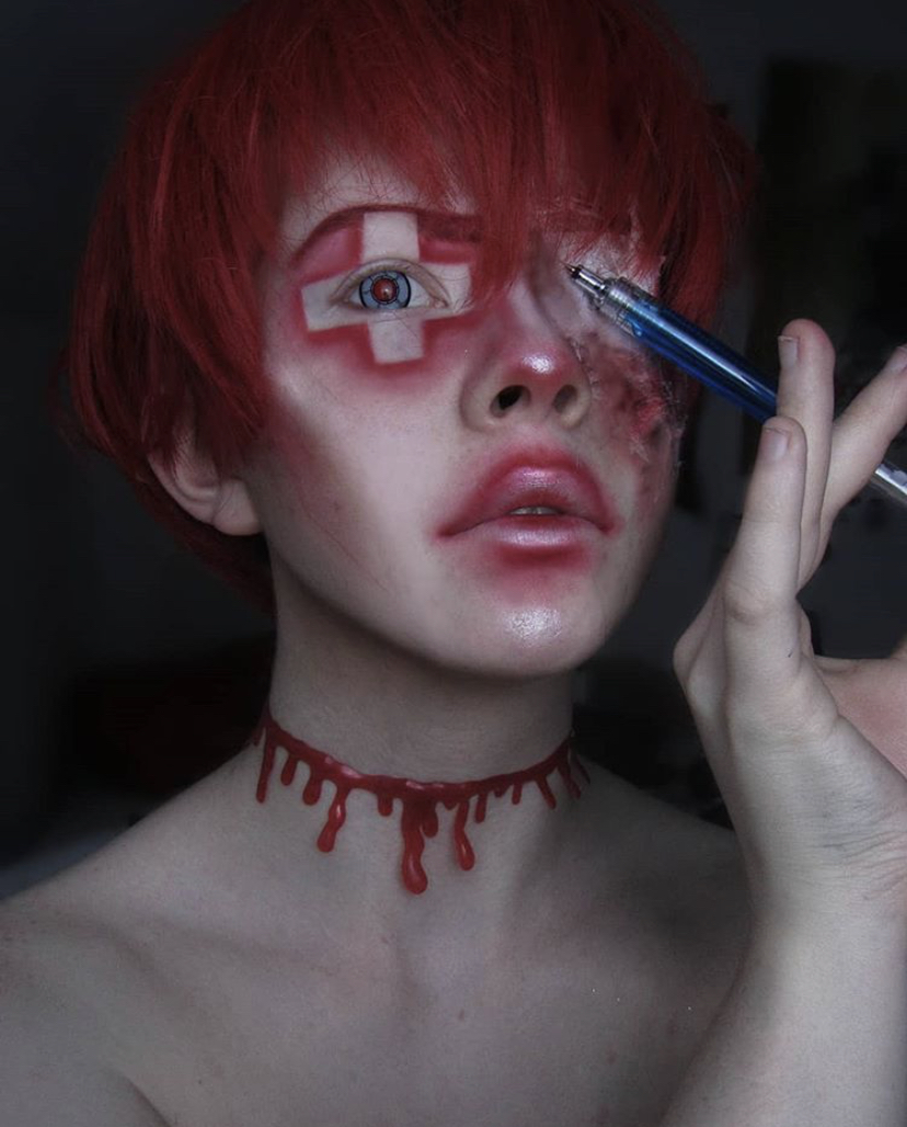 特效化妆好美呀,偶尔带着特效妆容吓吓老板也挺好玩的