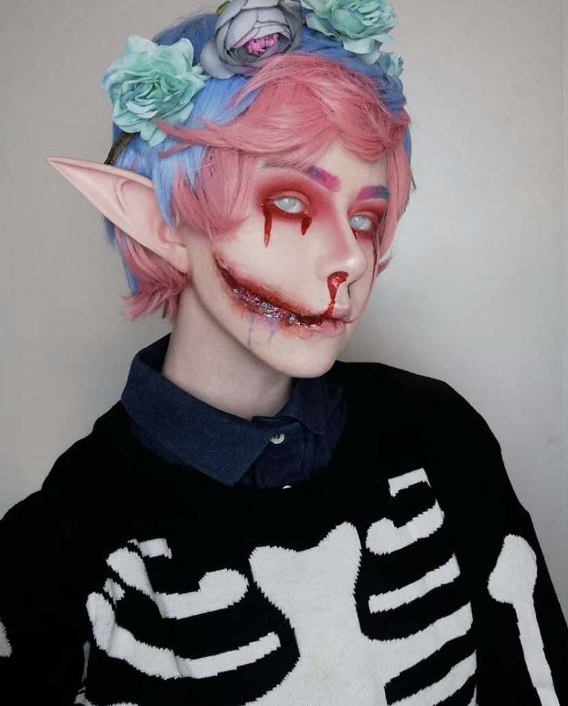 特效化妆好美呀,偶尔带着特效妆容吓吓老板也挺好玩的