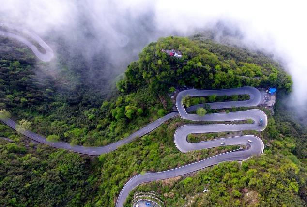 山路十八弯水路九连环山路驾驶讲究多