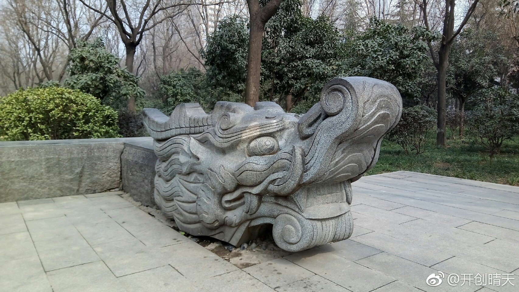 延平门唐城墙遗址公园里的祥龙昂首