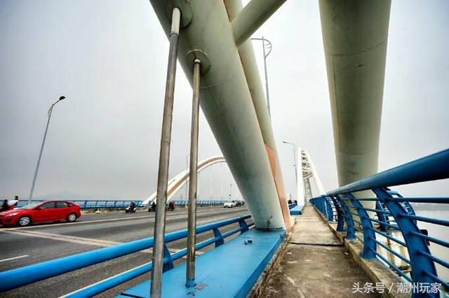 金山大桥是目前国内跨度最大的无风撑背靠式五连拱钢管桥