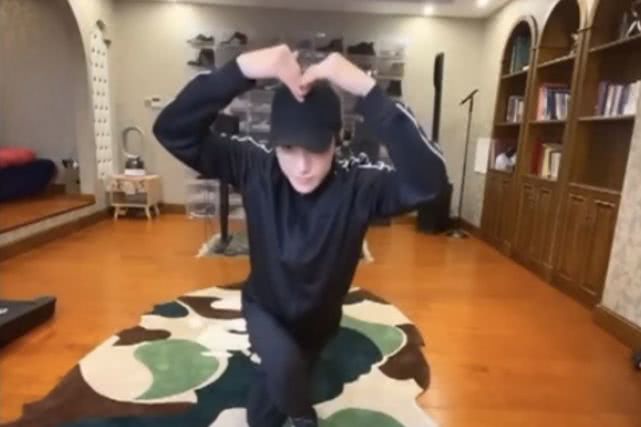 王子异健身直播 花式笔芯放送粉丝福利