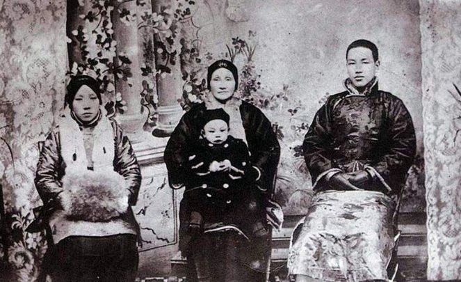 儿子夭折丈夫离世备受污蔑选择出家为尼后嫁老汉