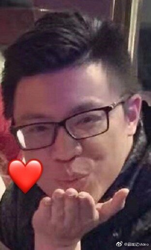 嘉昇吃醋了…@vj李嘉升 @黄颖芝vin办公室的"女痴汉"们又疯了