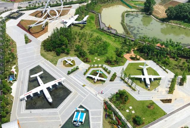 美国航空小镇,家家户户住别墅开飞机,连迪拜都很羡慕