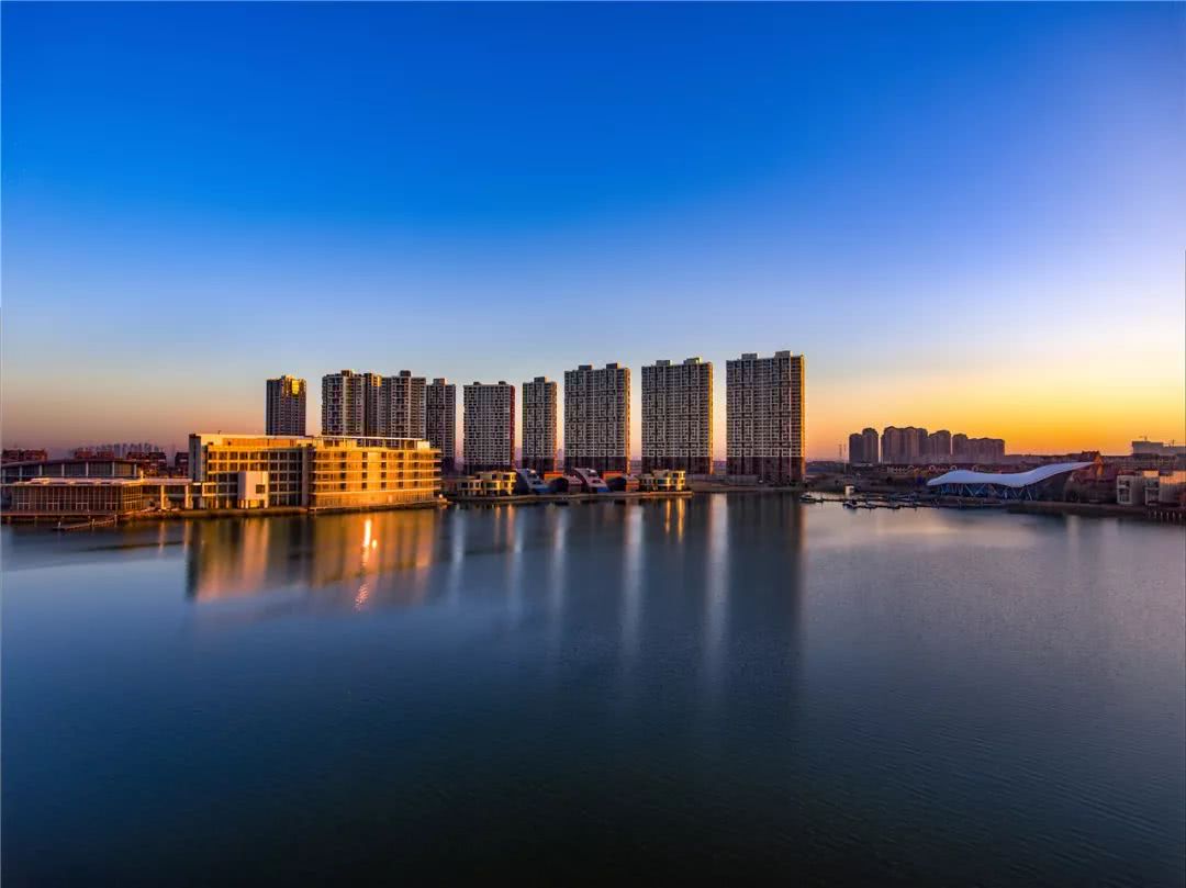 一步一景相当于6-7个水上公园大小水域面积比西湖还大7000亩天嘉湖水