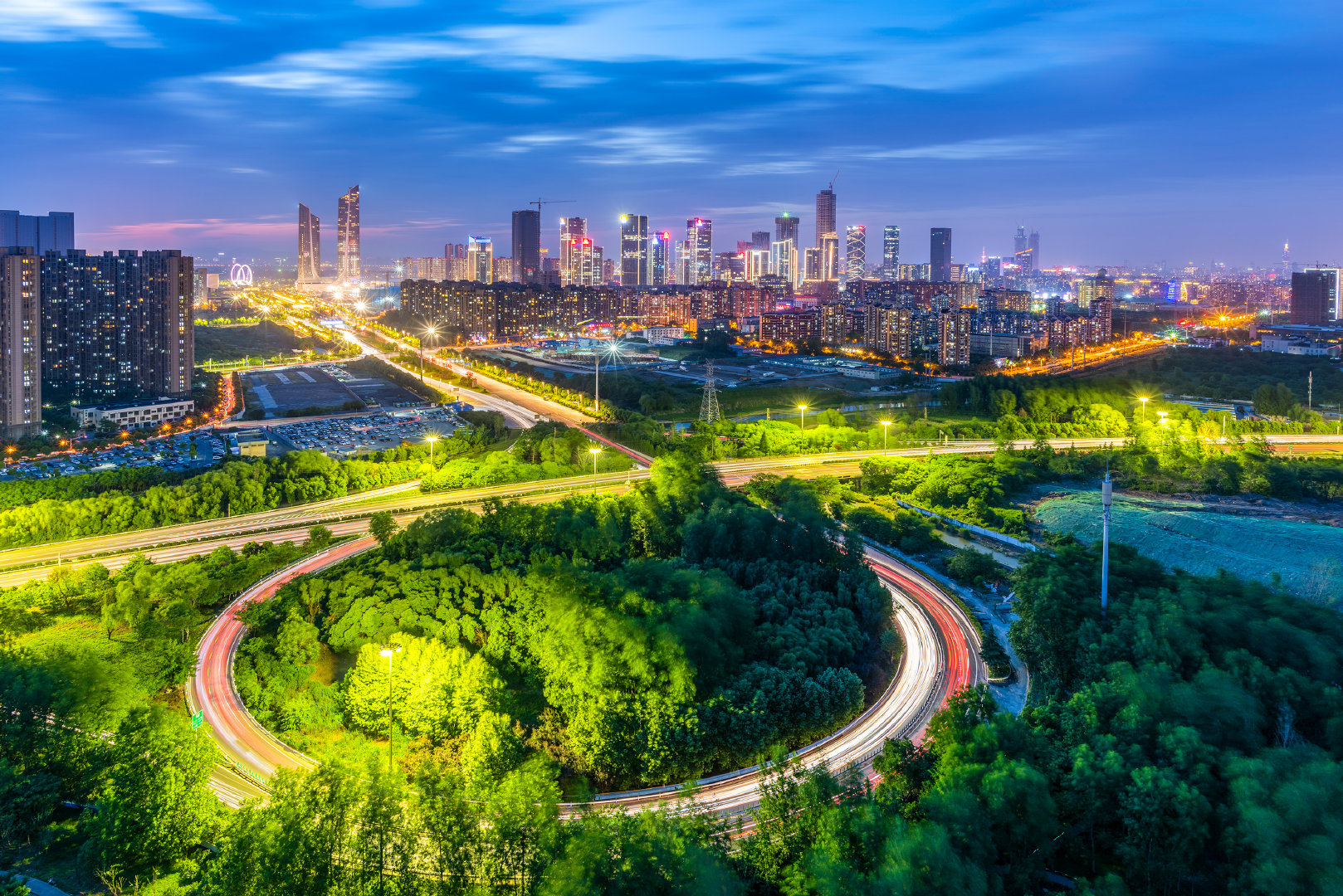 南京建邺区河西的一些城市风光，包含奥体中心