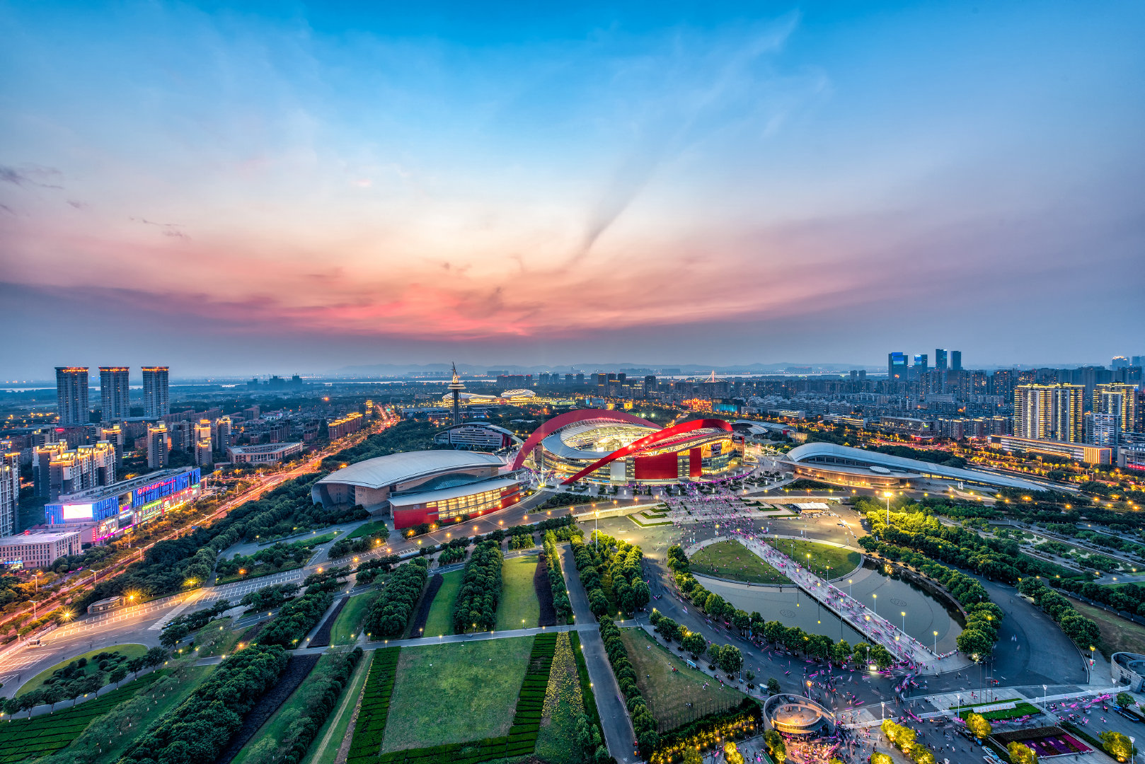 南京建邺区河西的一些城市风光，包含奥体中心
