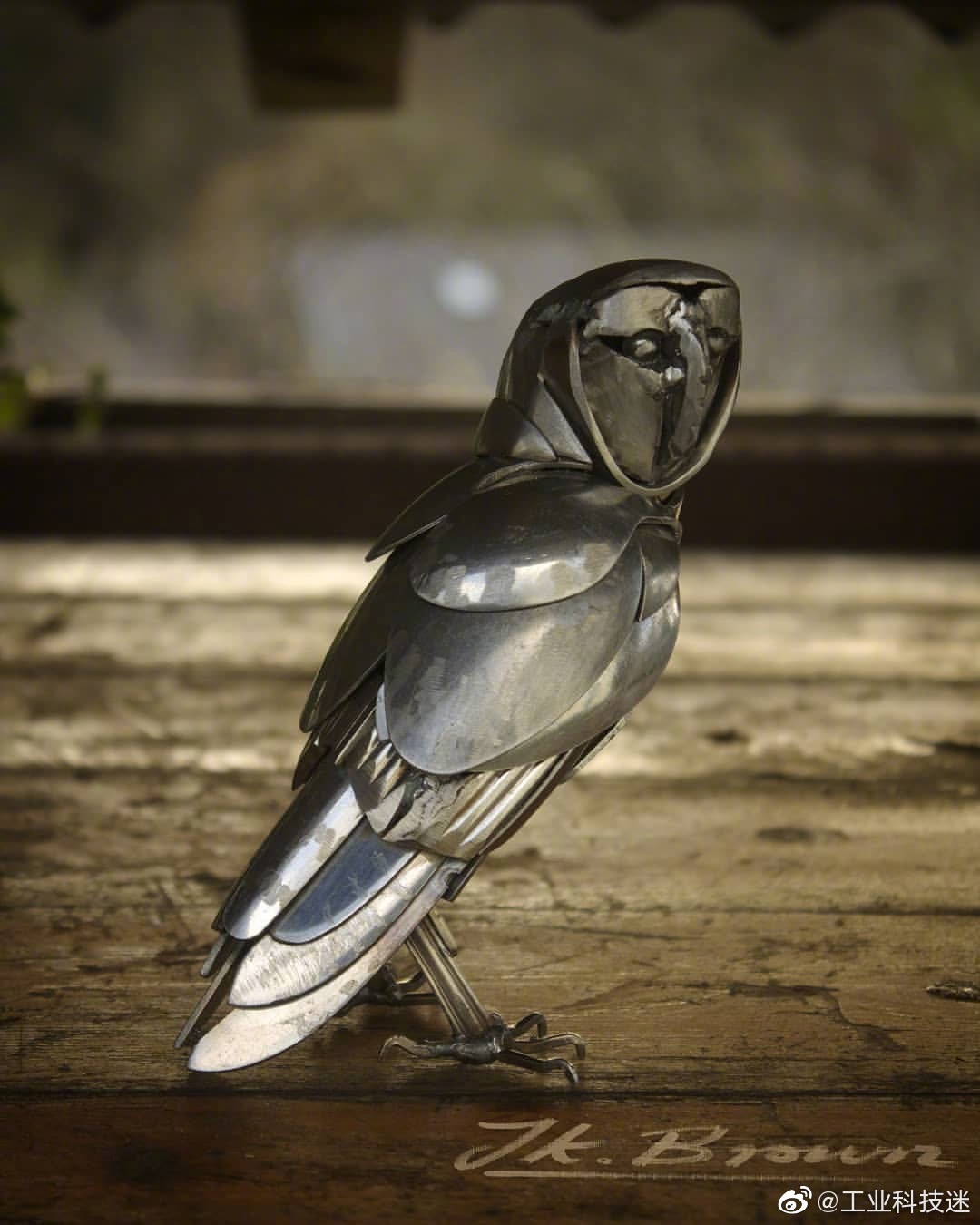 废旧金属焕发活力,100%废旧物品制作的小鸟