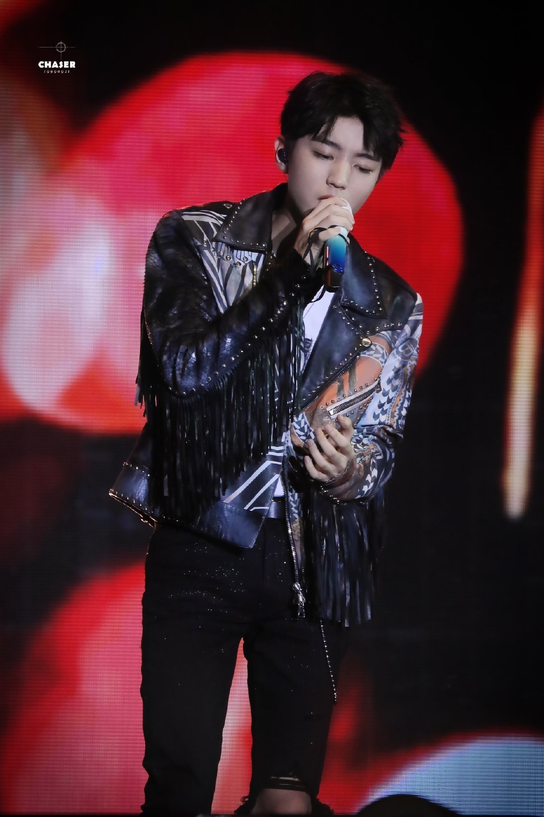 王俊凯参加五月天演唱会造型是真的帅,差点被帅晕