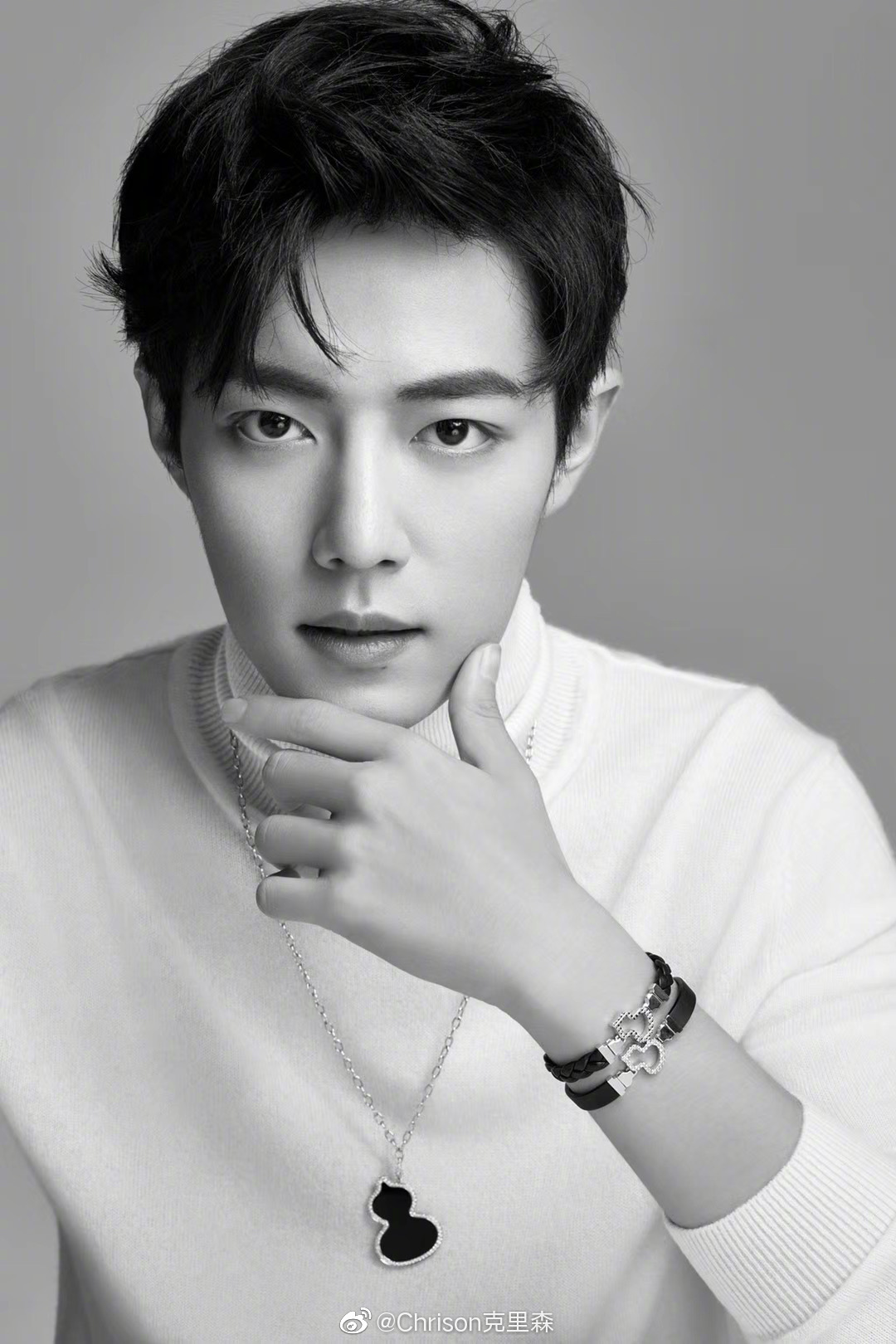 肖战今天预告了madamefigaro费加罗的封面大片