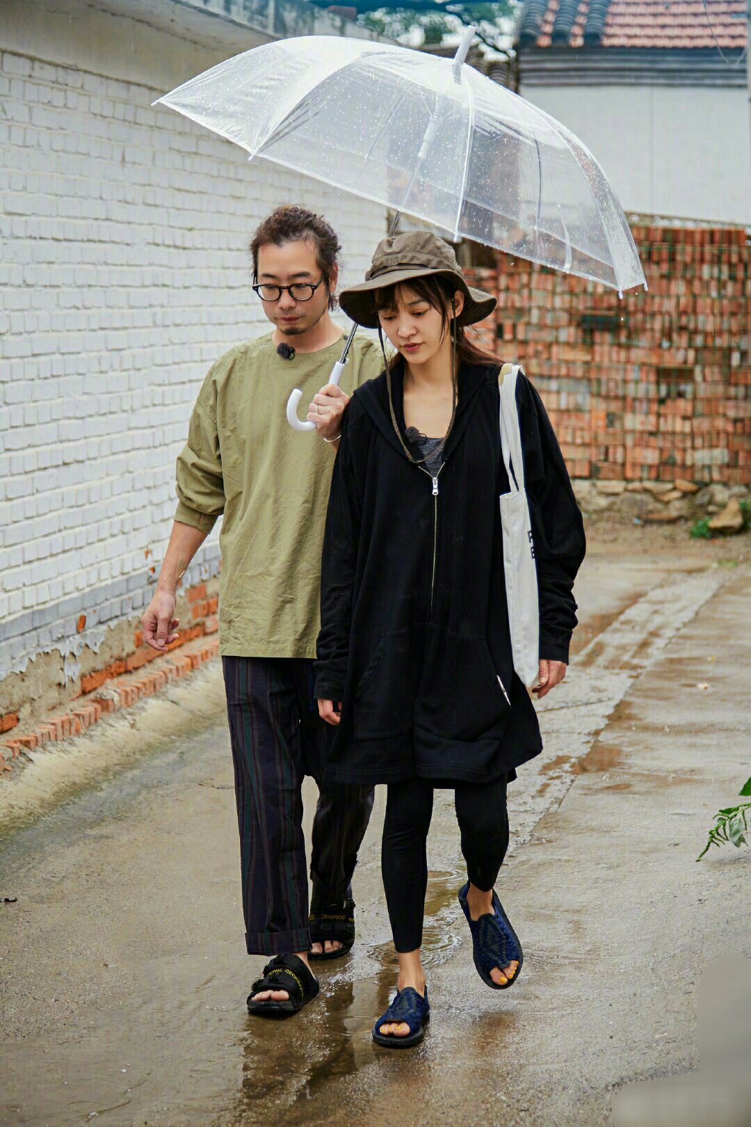 看《幸福三重奏》,弹幕里很多人觉得陈意涵许富翔的相处模式很奇怪