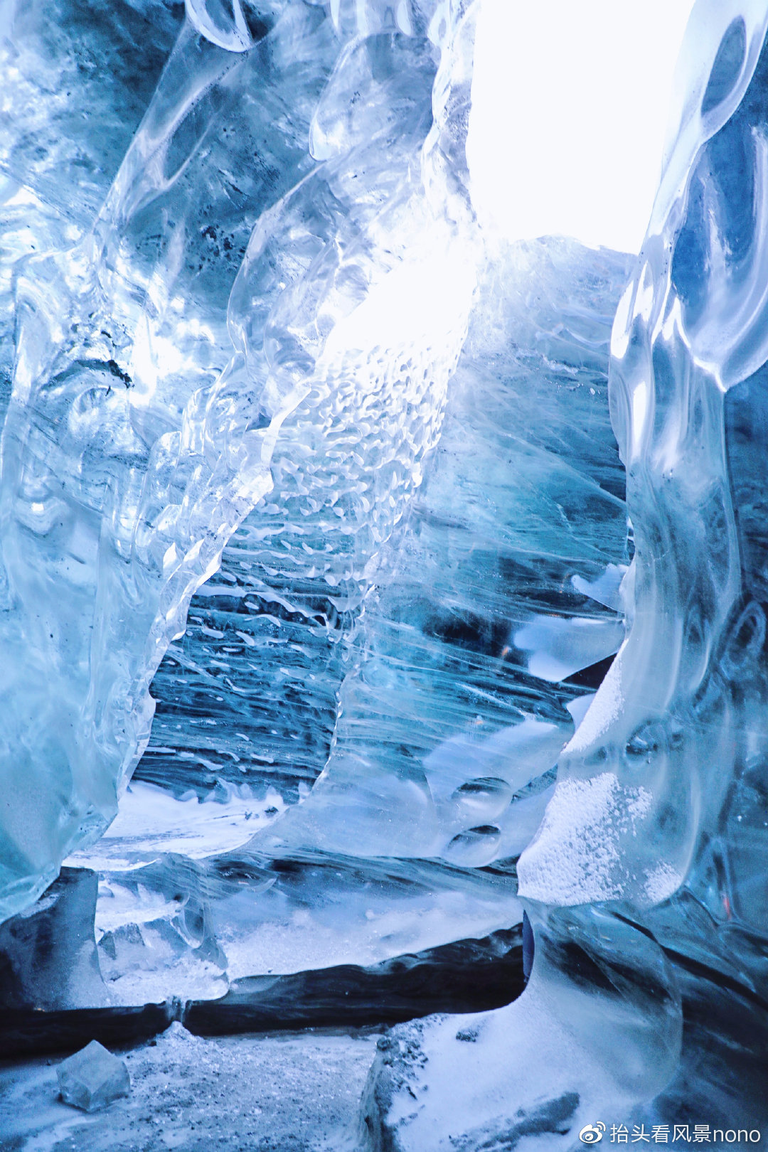 冰与火的完美结合这座岛不愧是众多旅行者向往的终极目的地