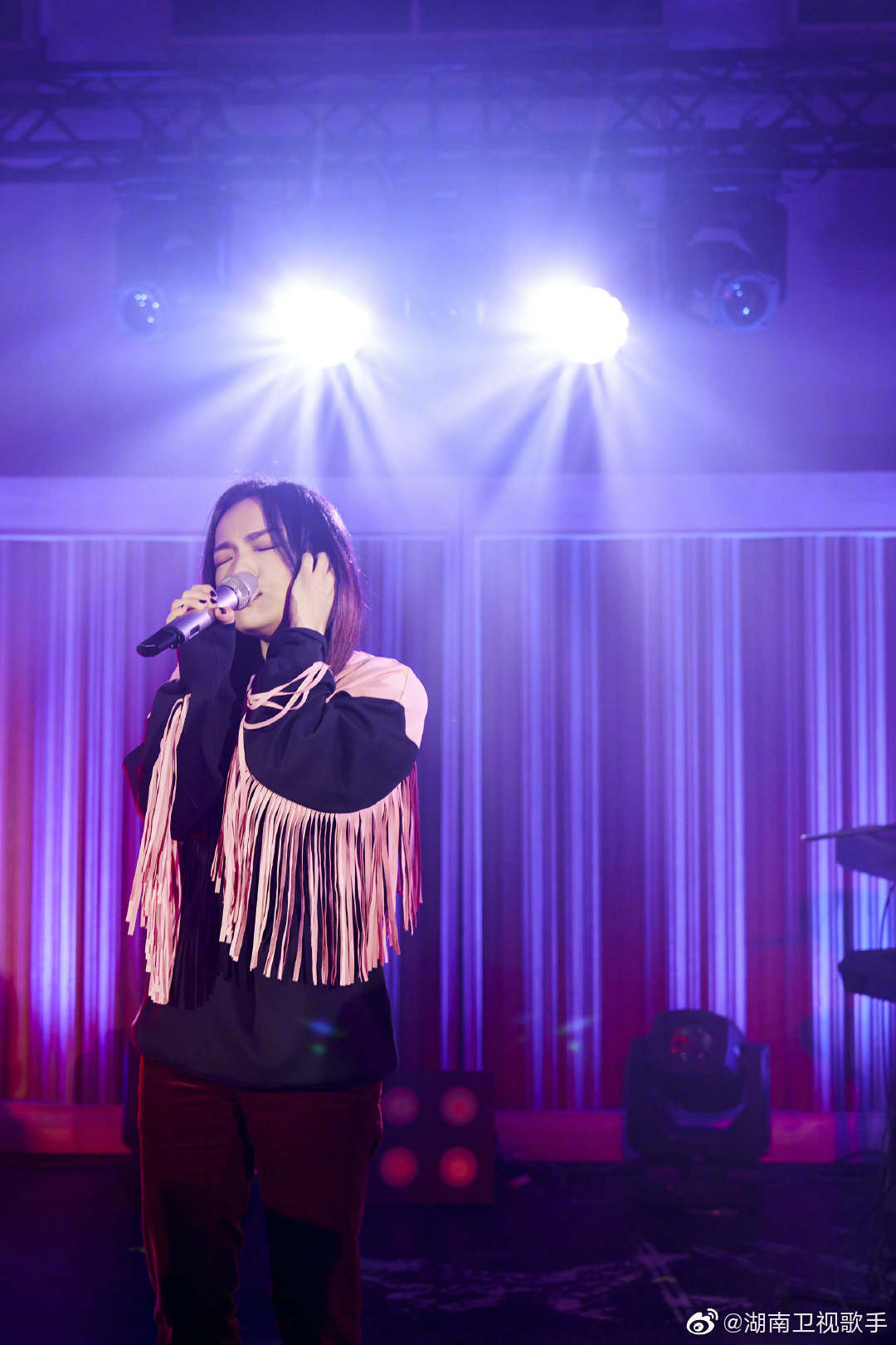 当纯净的声线变得个性张扬,字字句句间都带着不羁与洒脱