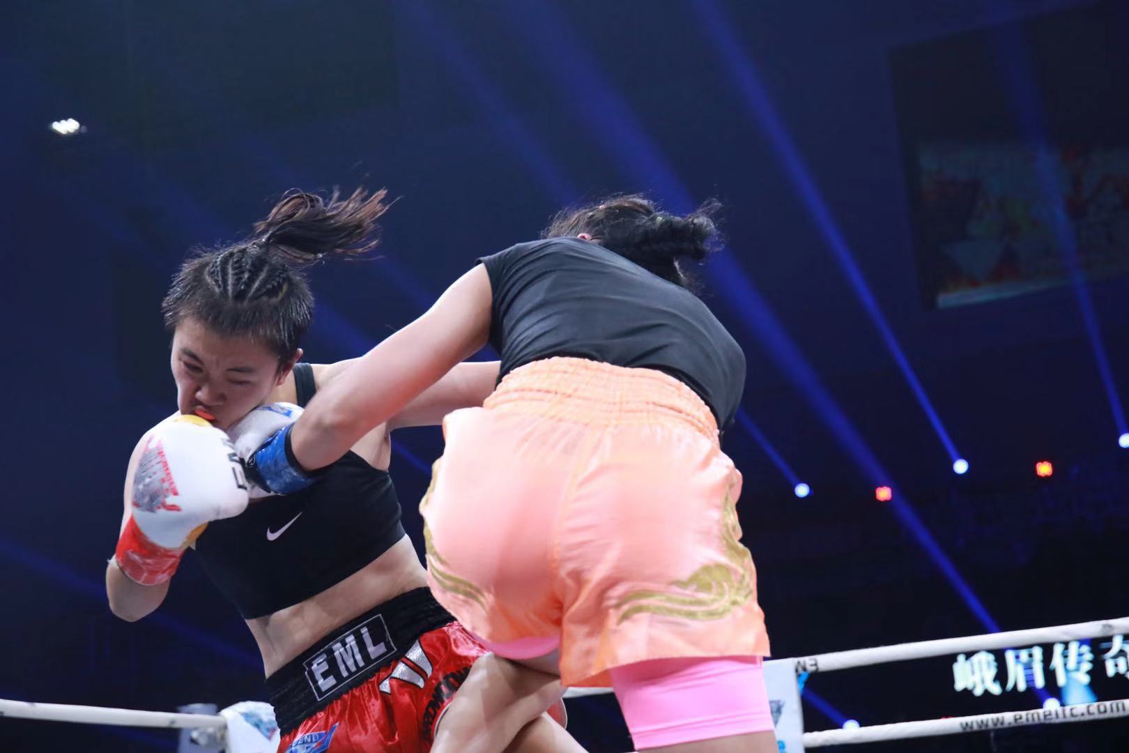 峨眉传奇35风云小子出击搏击女王曾晓婷战胜俄罗斯女将