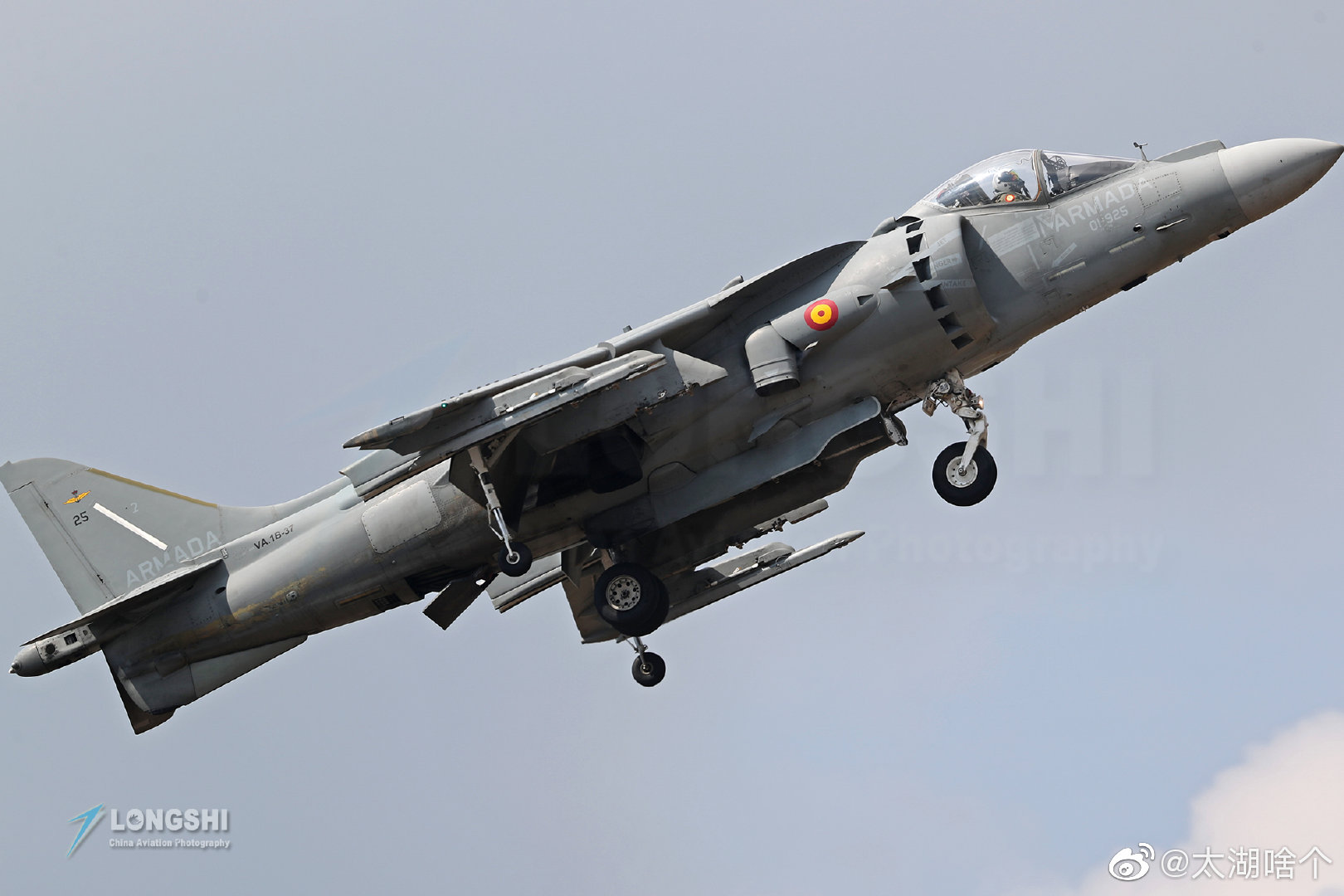 去年为了拍个av-8b花了一张机票钱,早知道就不拍了.