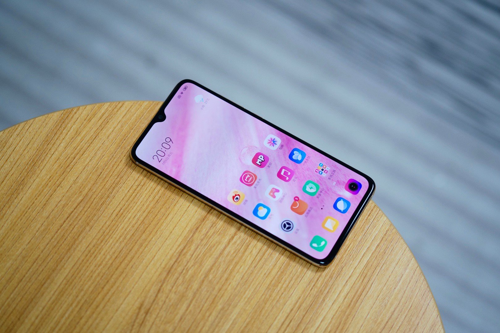 一组小米 cc9 美图版真机实拍图__财经头条