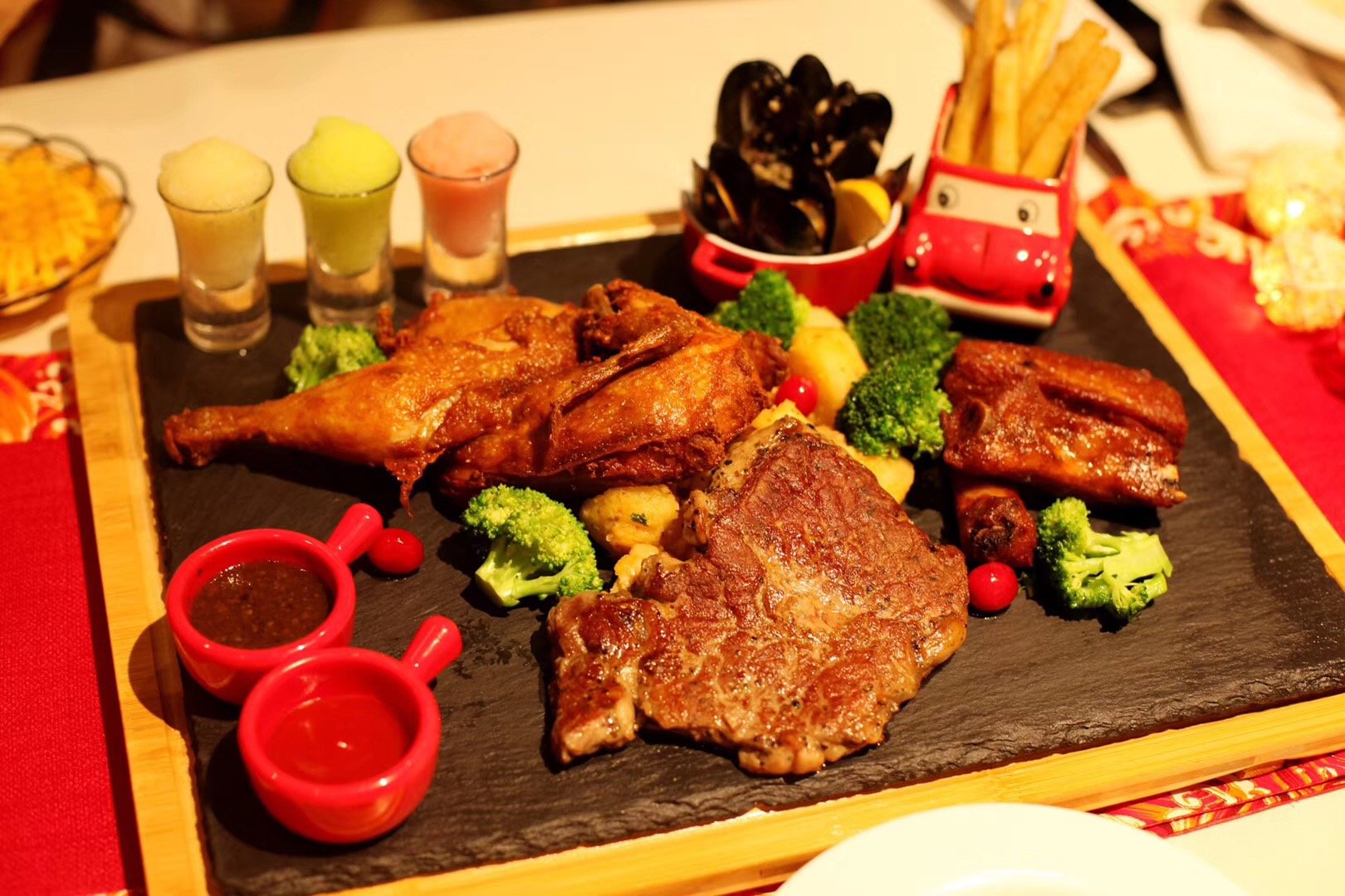 豪客来牛排7月新品分享会大不同,吸引各路大v齐聚现场分享美食|豪客来