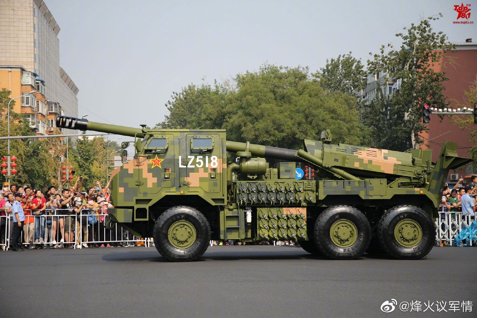 中国155MM自行榴弹炮高原某地实弹训练高清大图
