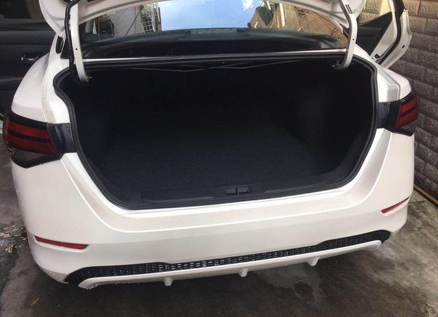 可能是全国首提14代新轩逸,小伙提车回家:洗车