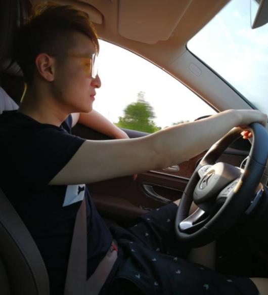 1米51体操女神庞盼盼,退役9年30岁才结婚,高富帅老公受好评