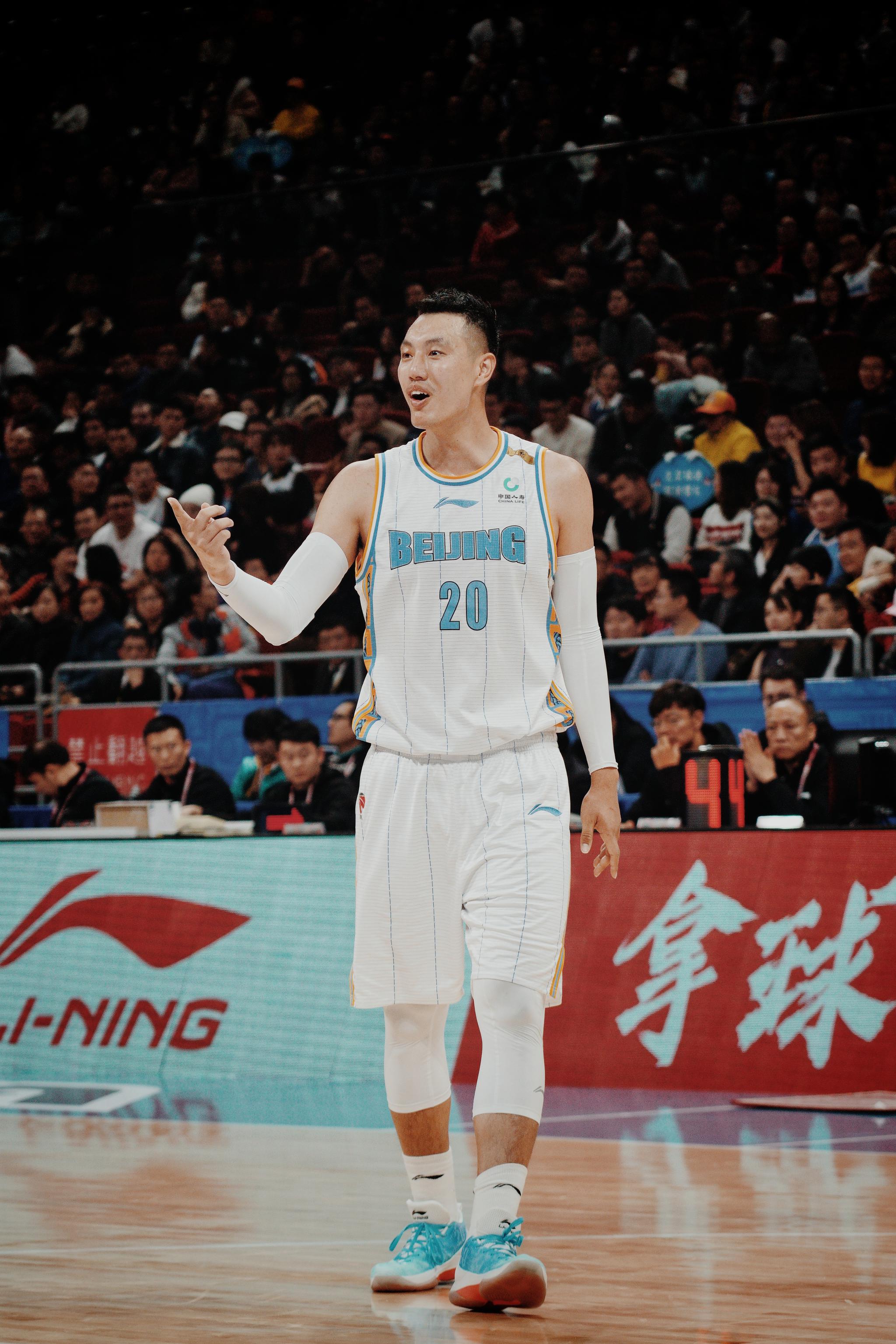 翟晓川aysy0118 @方硕08 @北京首钢吉祥物--霹雳鸭