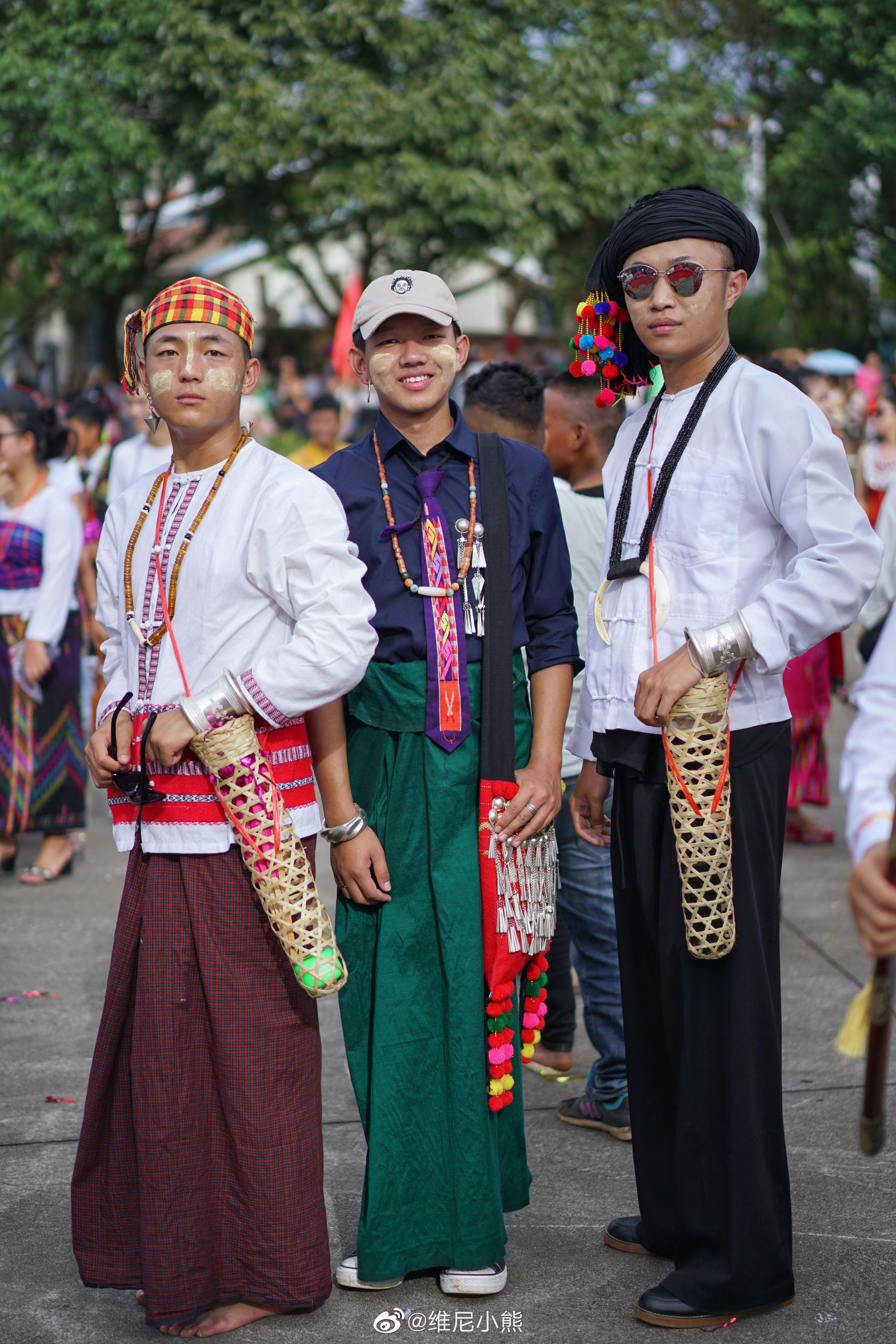 是景颇族最为隆重的传统民族节日,国家级非物质文化遗产之一.