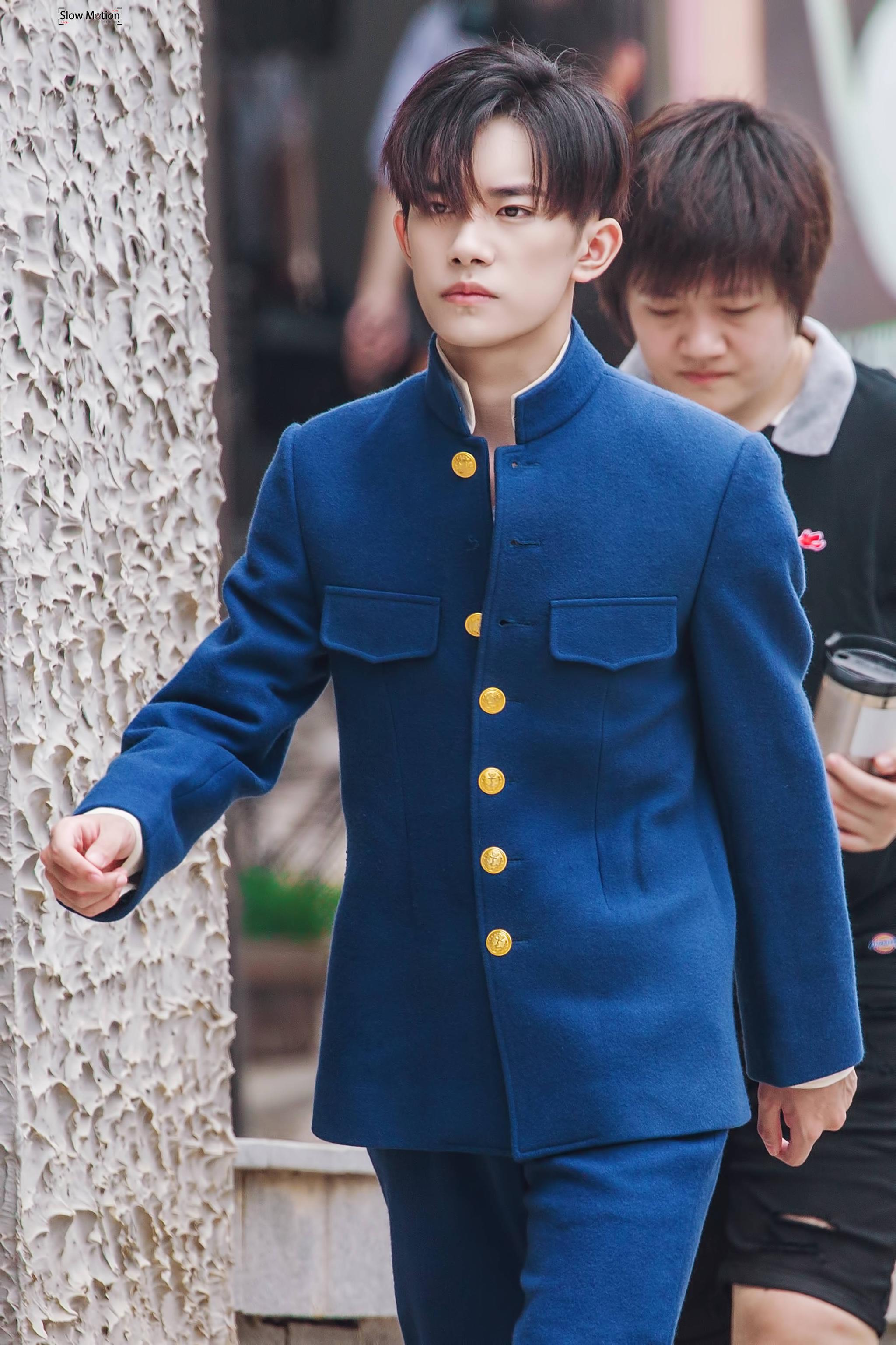 离明星的作品近一点,生活远一点吧