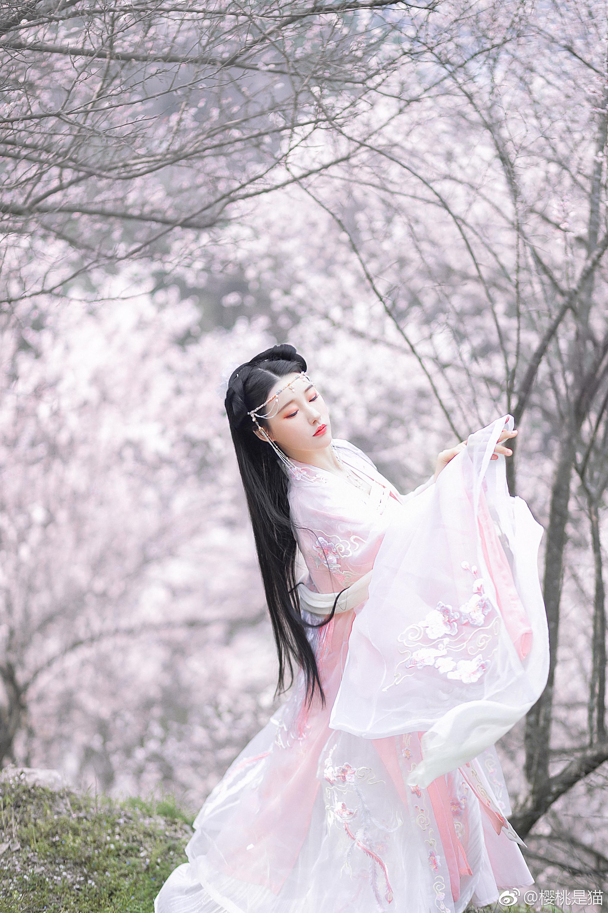 初见姑娘小生以为是天生仙子来到了凡间