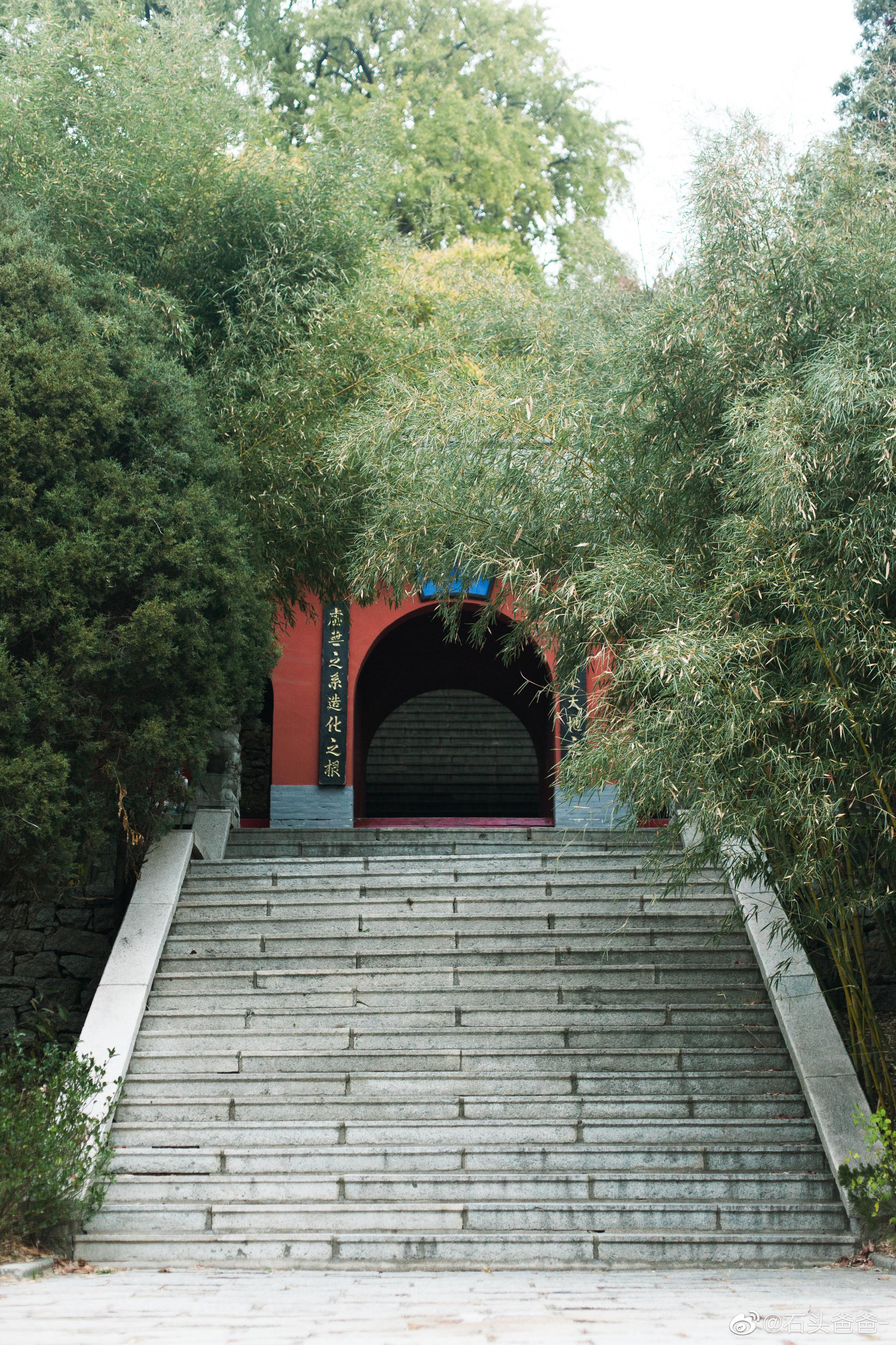 很喜欢的一个地方,圣水观,没有被大规模的修整