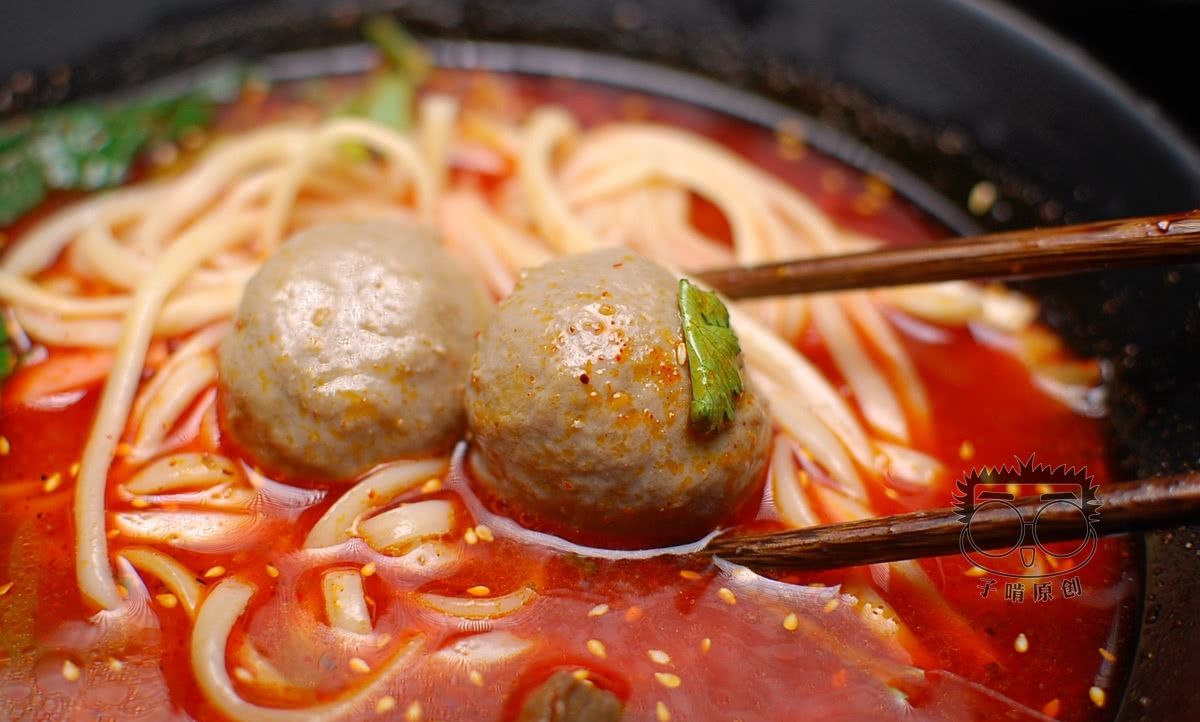 26元的张飞牛肉面听着霸气 里面好东西真多但面条不及格