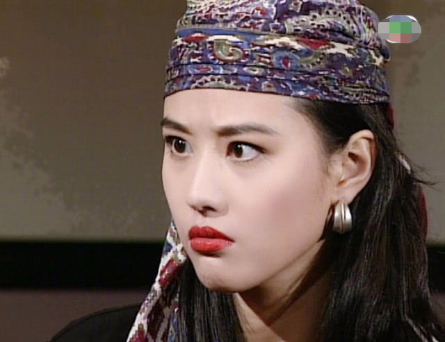 52岁周海媚近照曝光 和二十年前没啥区别 但门牙有点煞风景