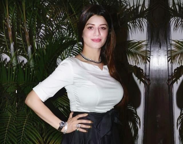 31岁宝莱坞女神,体型微胖常健身,被称为"印度最美比例"!