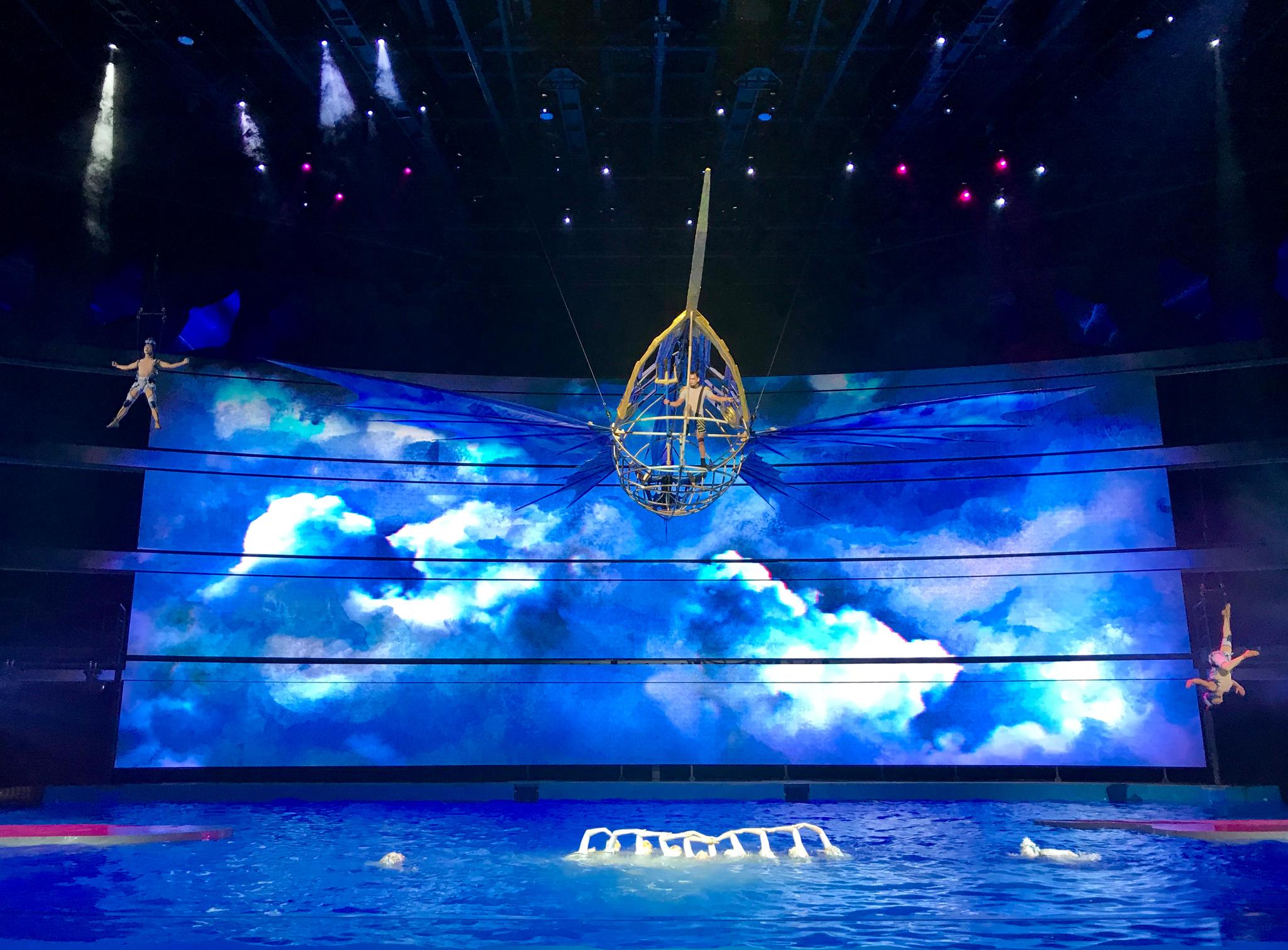三亚亚特兰蒂斯的c秀是一出联动水陆空的大型水上表演秀