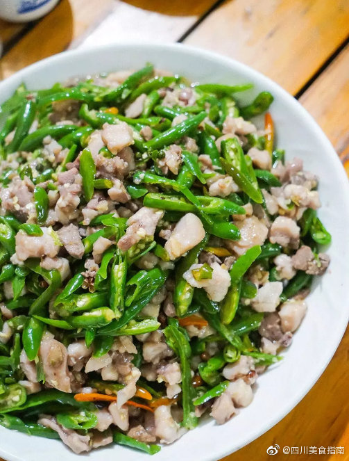 四川绵阳哑巴兔是酸辣口味,兔肉鲜嫩