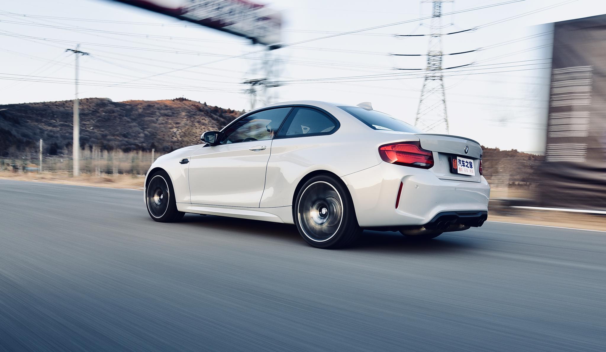 宝马m2雷霆版是一台非常暴躁的性能小怪兽