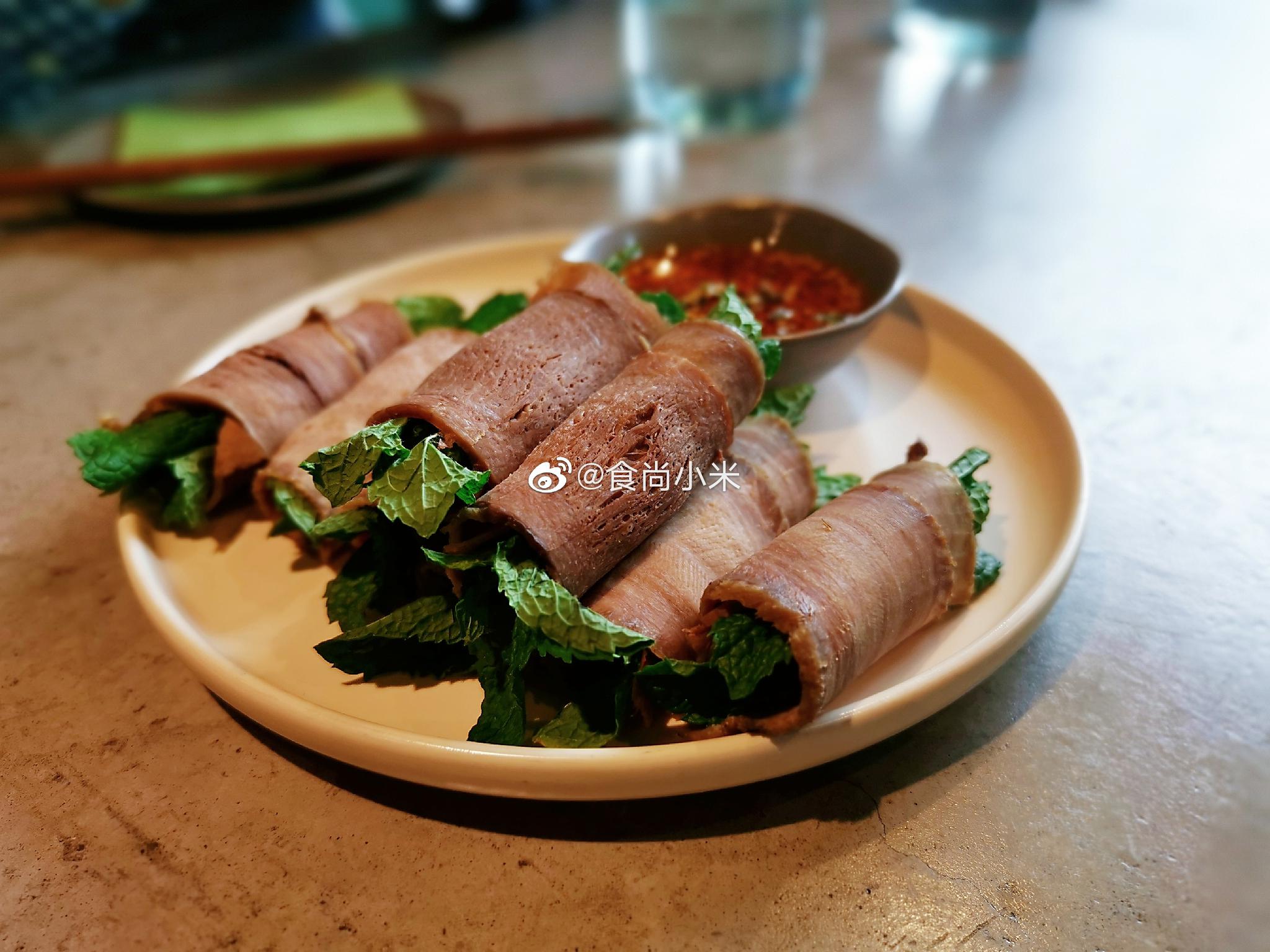 侨福芳草地一楼西侧的半山腰是家值得专门过去尝一尝的云南菜