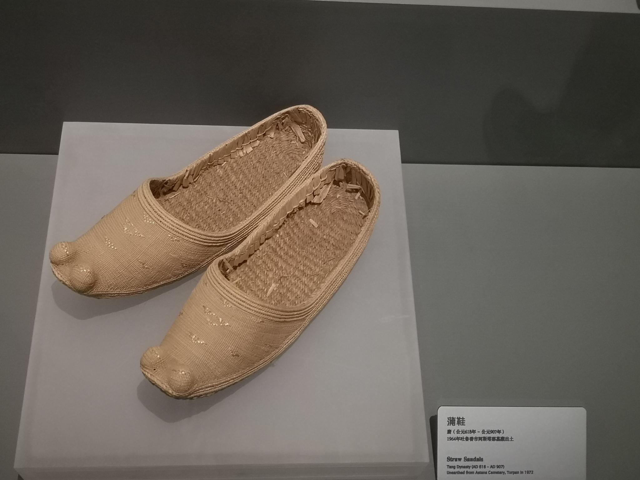 新疆博物馆的常展瀚海珍衣新疆古代服饰展