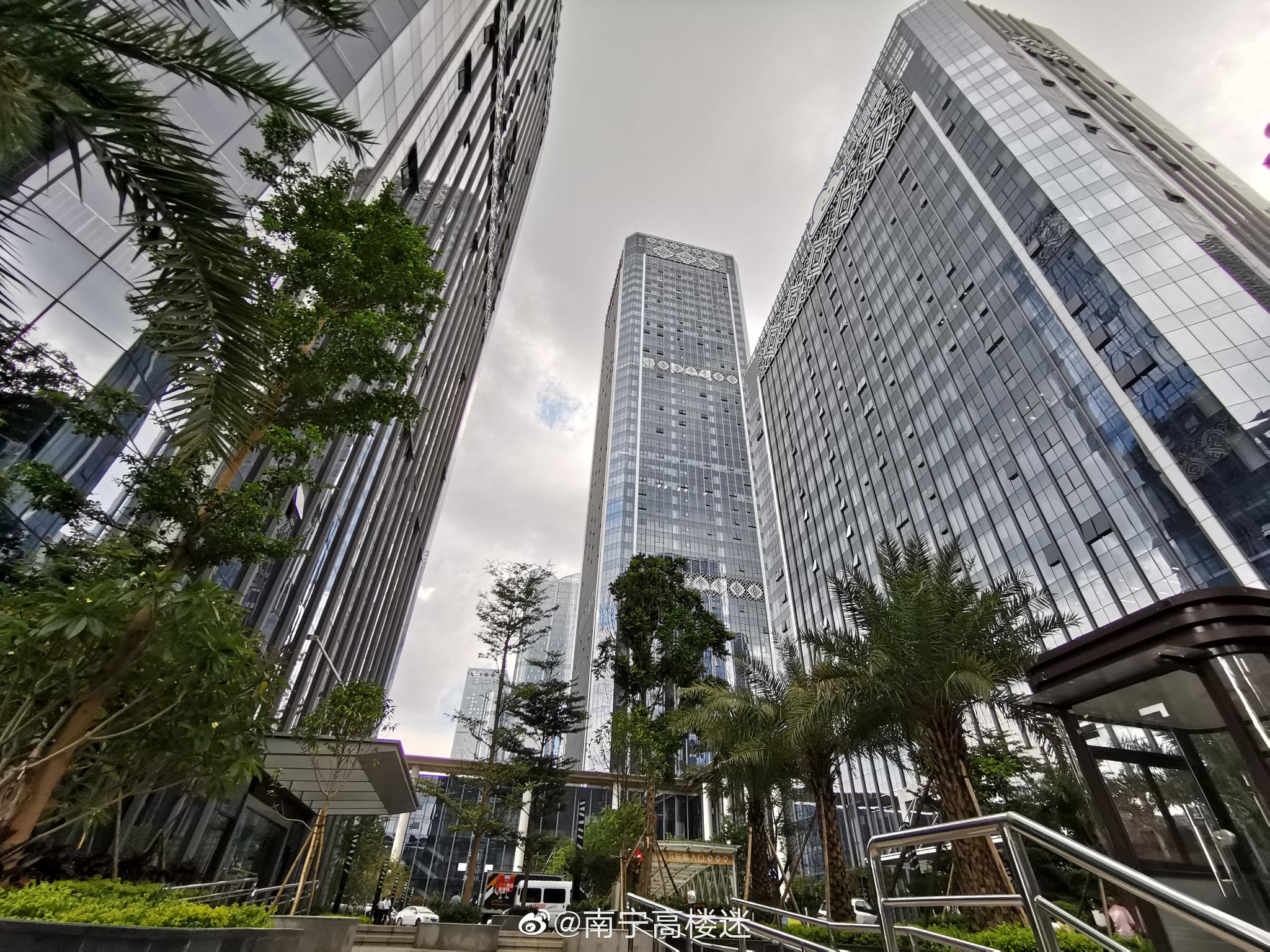 网友@我的那片海 镜头中的五象总部基地摩天楼群