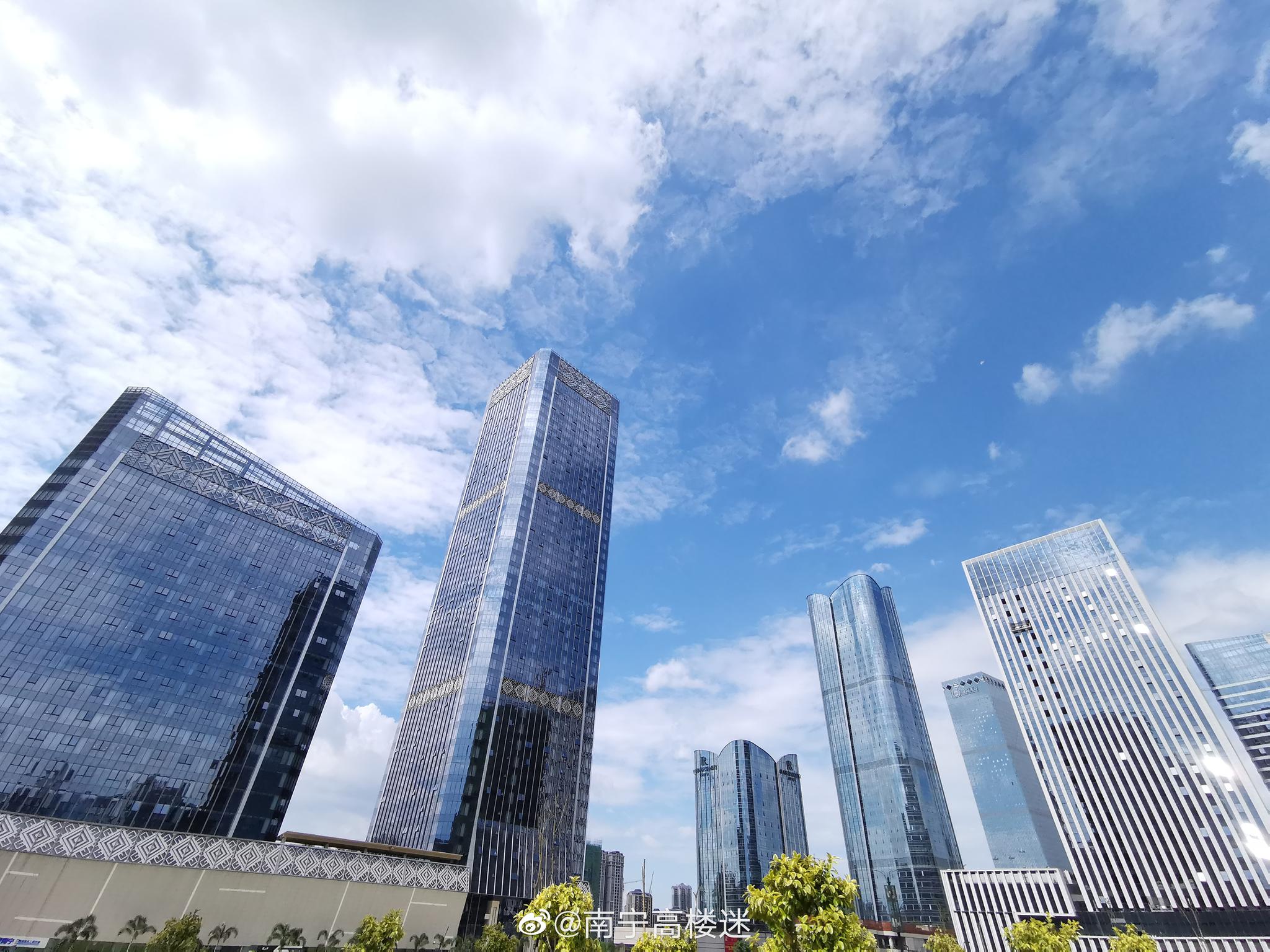 网友@我的那片海 镜头中的五象总部基地摩天楼群