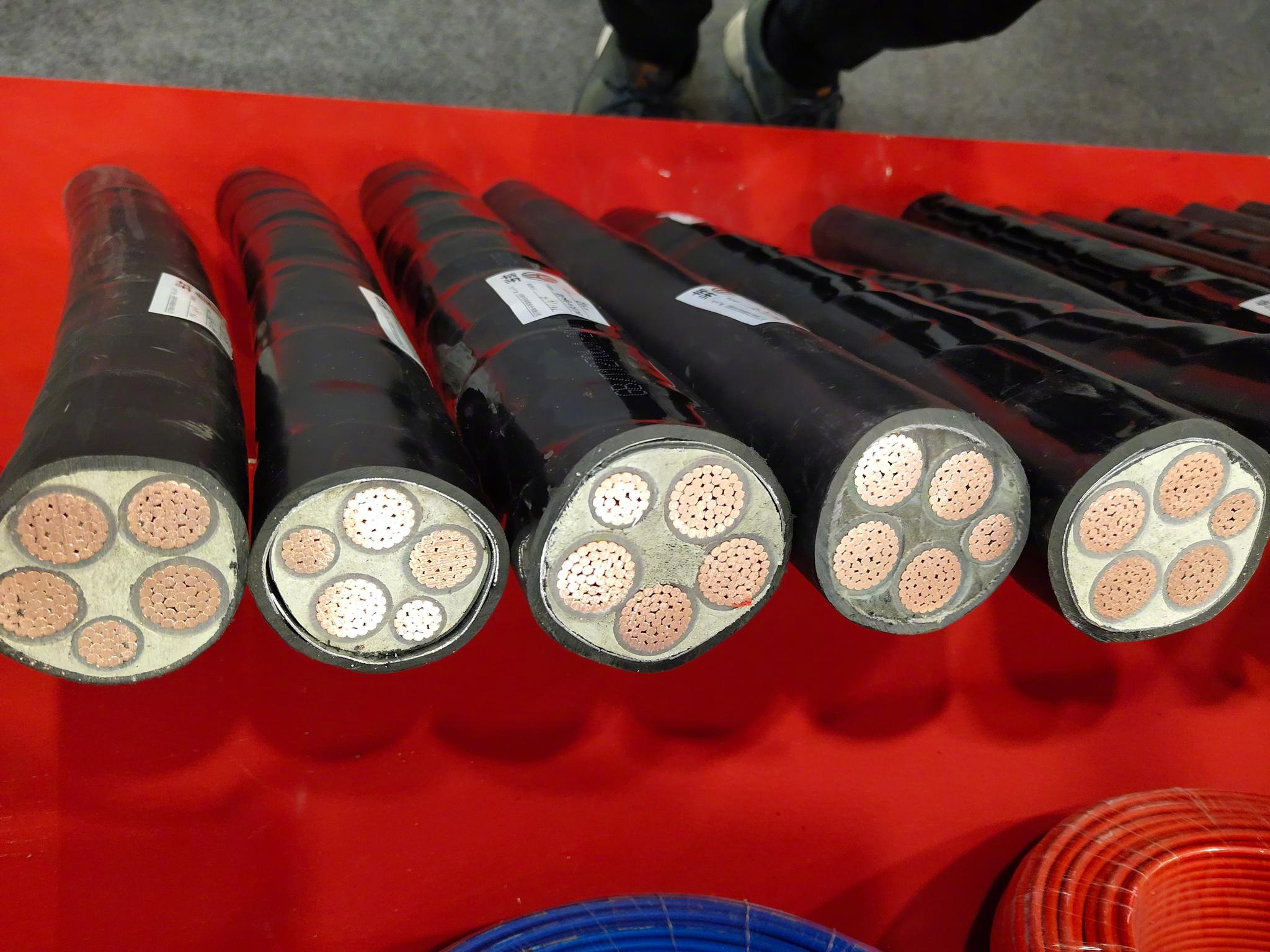 华东电缆,难怪有人偷电缆,电缆里真有铜啊