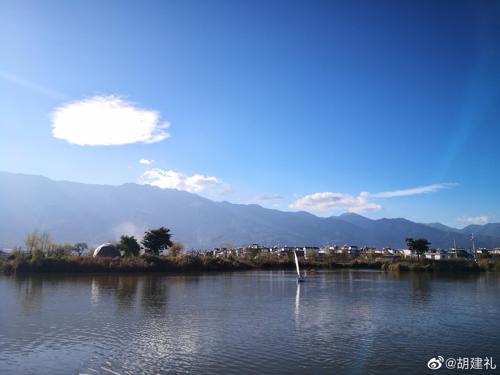 大理柴米多集市美景.