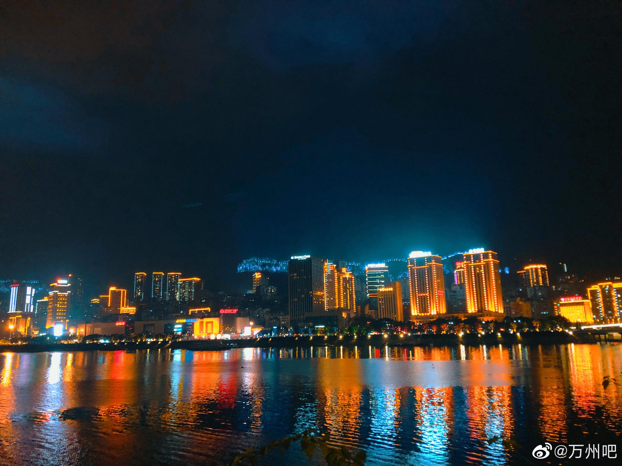 可能错过的平湖夜景,微博上拍给你 @微博小秘书_高清图集_新浪网