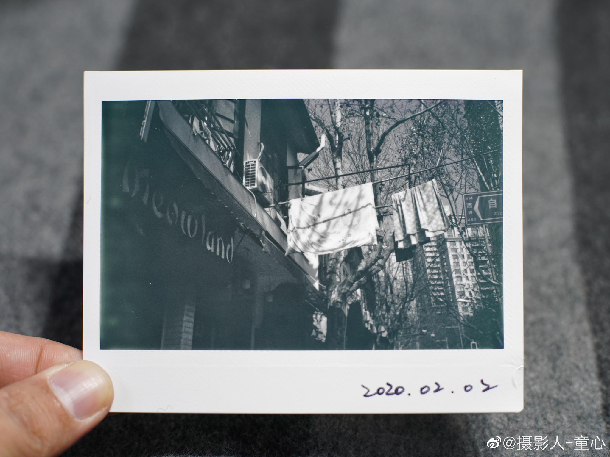 第一次用拍立得黑白相纸挺特别的宽容度有点小