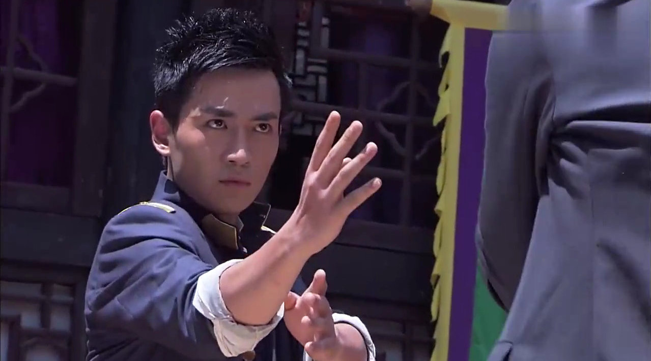 《战地情天》朱一龙战地情天靳非鱼打戏很出彩,制服装本来就很帅了