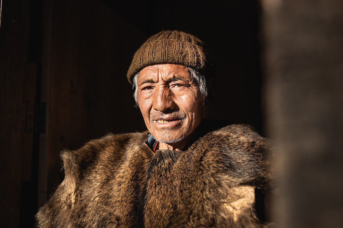 不丹人温暖的脸庞波特兰摄影师andrewstuder