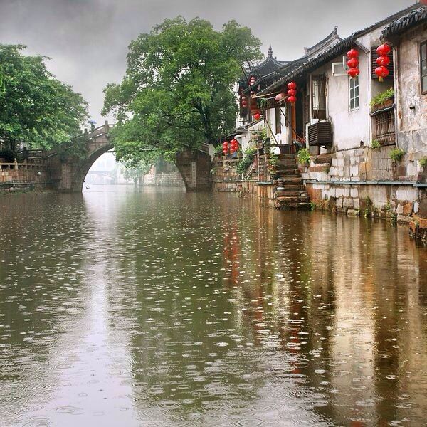 烟雨的江南,梦幻的水乡,水墨色的砖瓦,朦胧的古宅。梦想的地方。|古宅|砖瓦|烟雨_新浪新闻